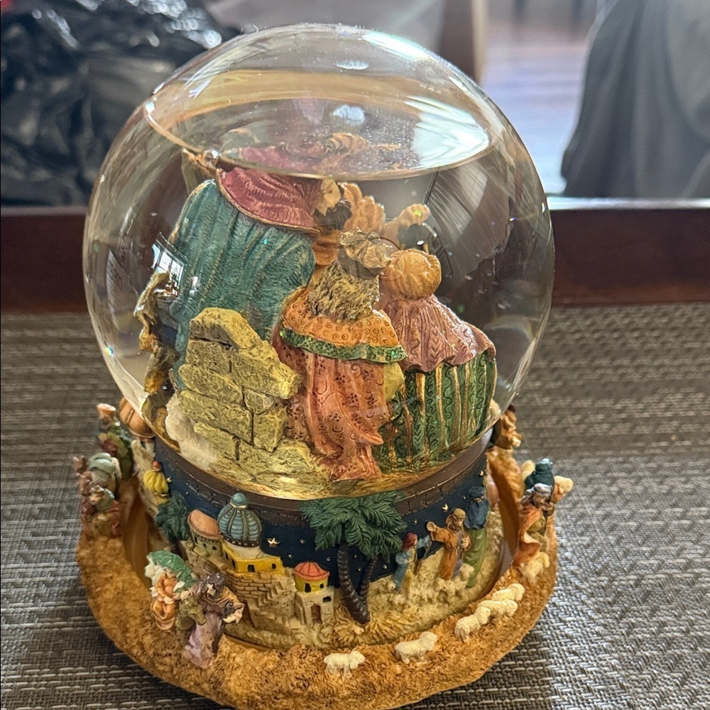 Nativity Christmas Scene 8” Snow Globe - Picture 4 of 13